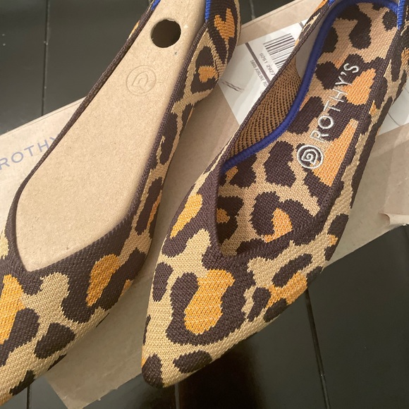 Rothy's Shoes - *NEW IN BOX* Rothy’s “big cat” pointed toe flats